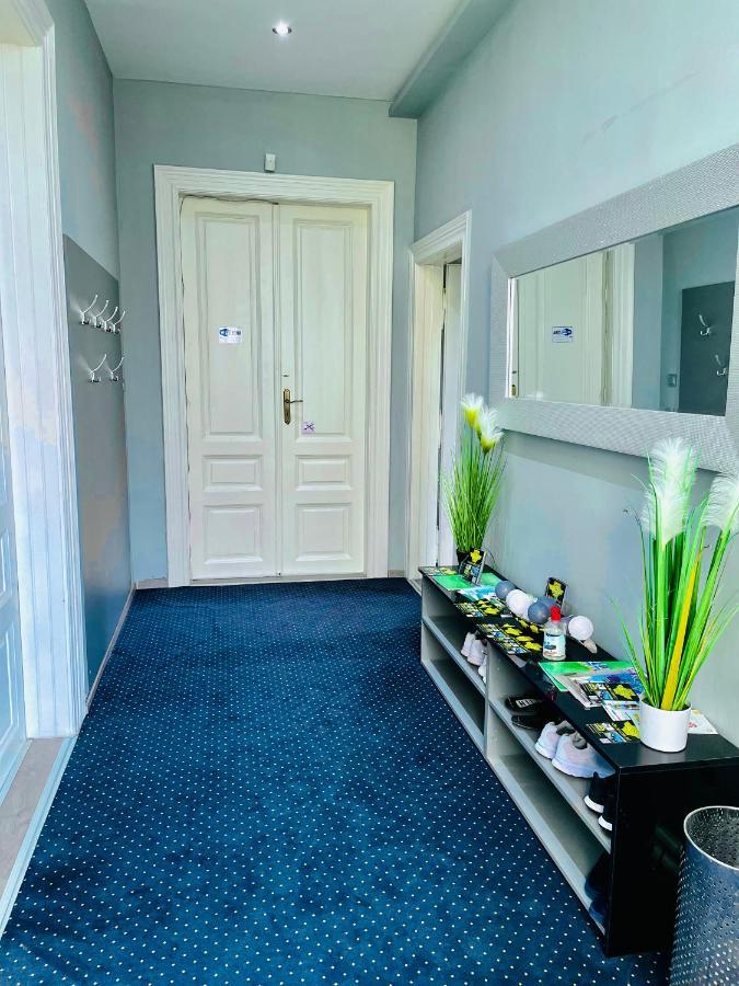 Hostel Rooms Дебрецен Екстериор снимка